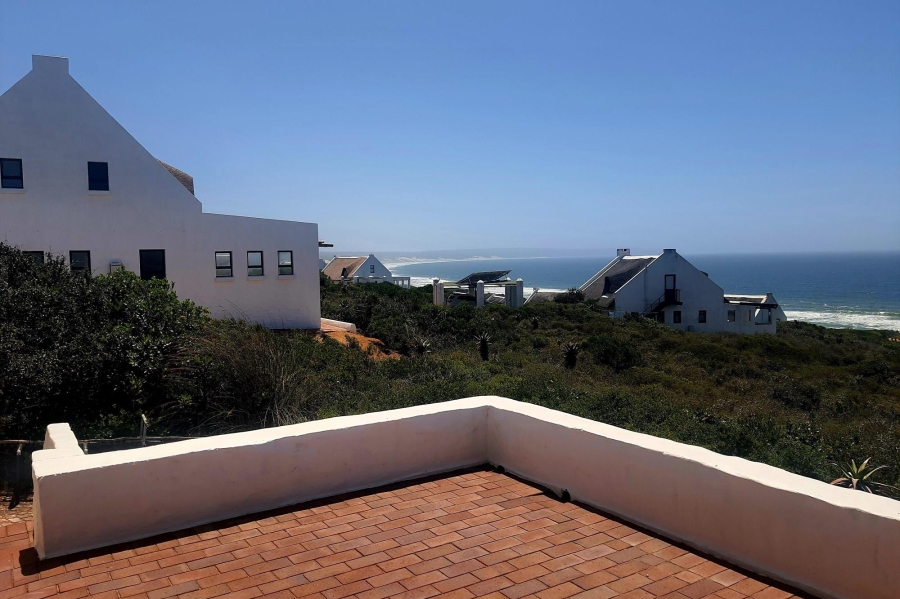 5 Bedroom Property for Sale in Boggomsbaai Western Cape